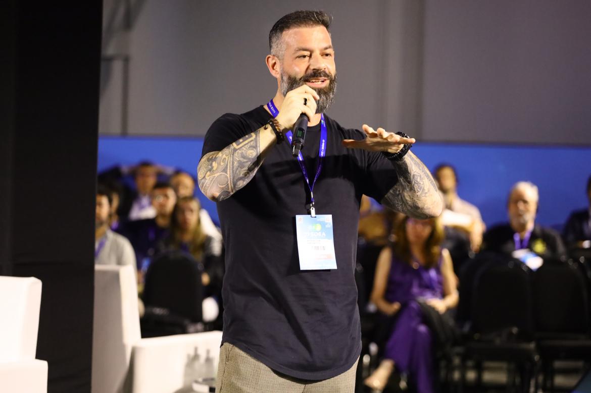 Jac Fressatto é o criador do Robô Laura - primeira plataforma de inteligência artificial do mundo