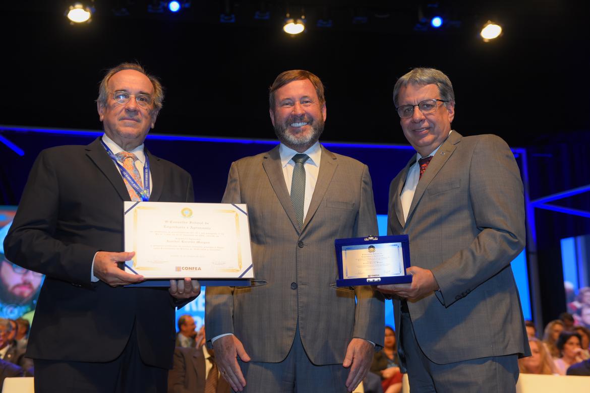 Ao final da cerimônia, foram entregues aos ex-conselheiros federais certificados de serviços relevantes prestados à nação. “Gratidão a todos os conselheiros federais que dividiram a gestão comigo entre 2019-2021”