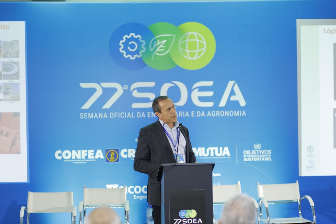 Engenheiro civil Cláudio Oliveira discursou sobre os desafios no equilíbrio entre o mercado e o meio ambiente