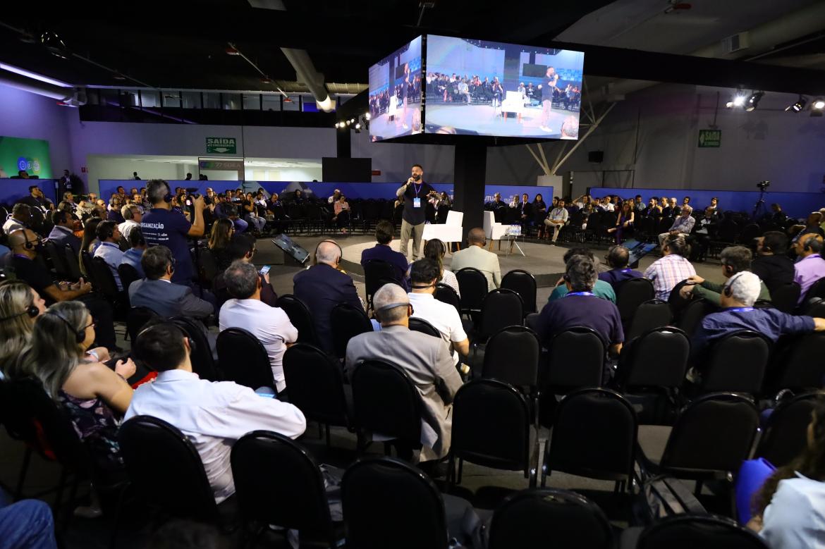 Robô lê informações dos pacientes e emite alertas