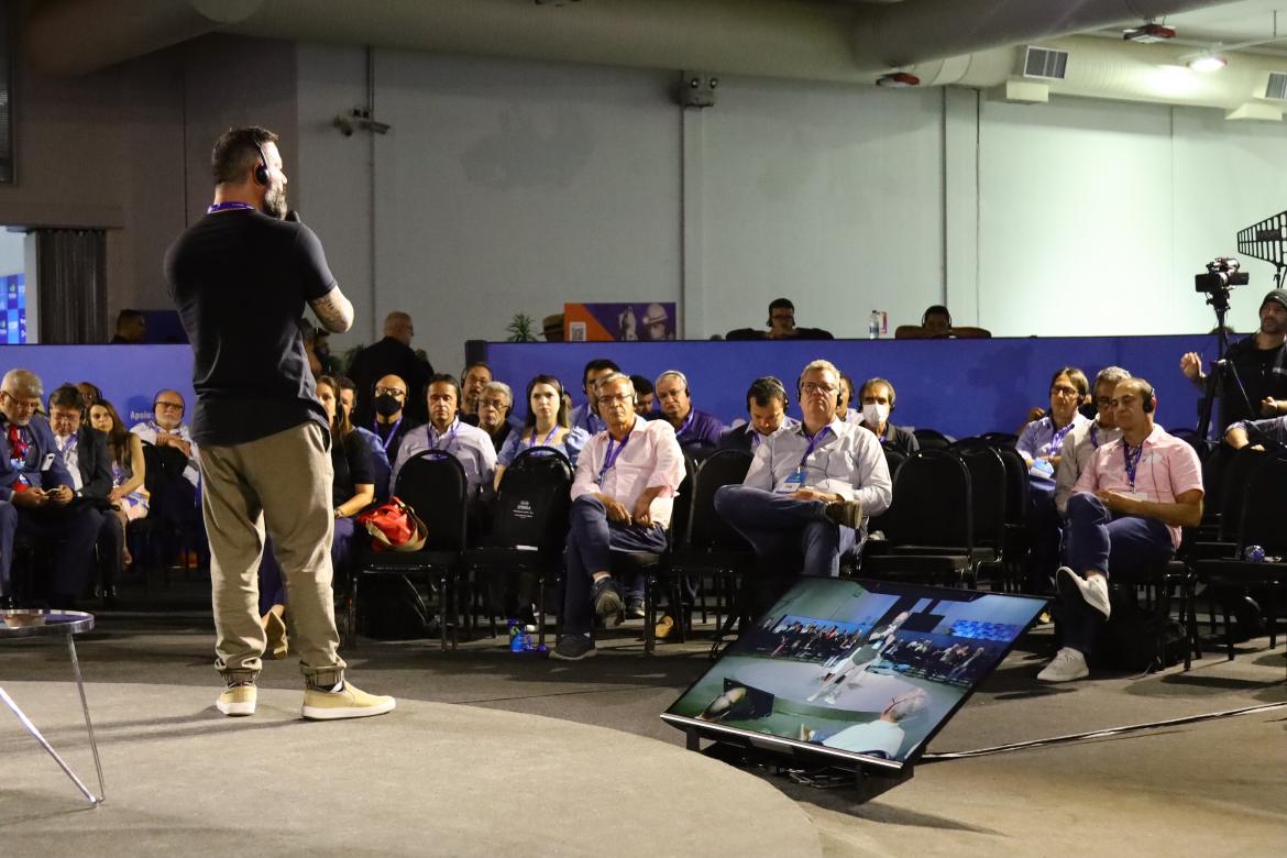 O criador do robô Laura chama atenção dos profissionais para buscar soluções que salvam vidas