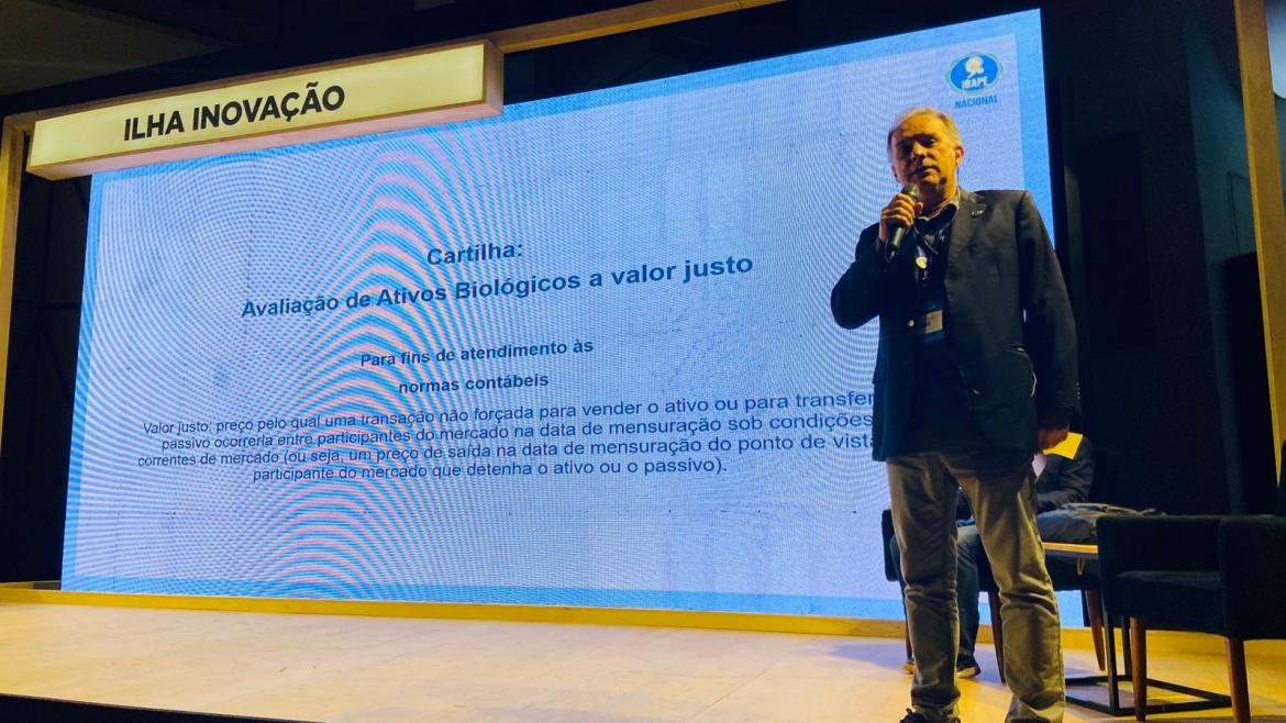 O presidente do Ibape nacional, Amarilio Mattos, orgulhosamente lançou a mais nova cartilha do instituto, agora voltada aos ativos biológicos
