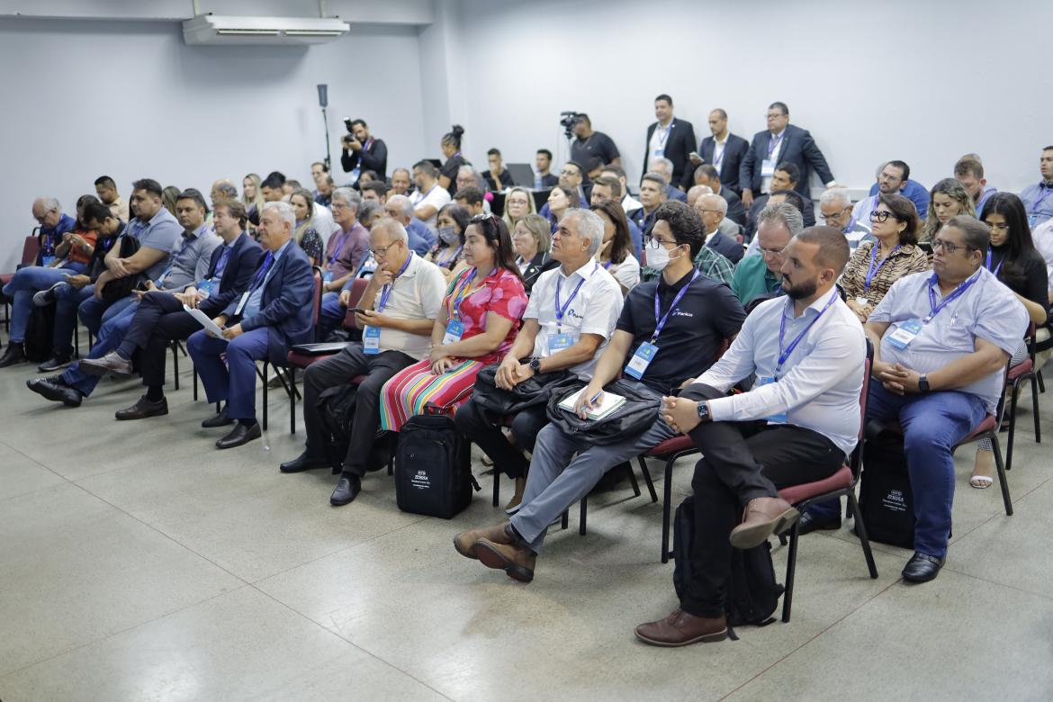 Plateia da sala 2 reuniu engenheiros e estudantes interessados em entender o novo cenário ambiental e tecnológico na construção