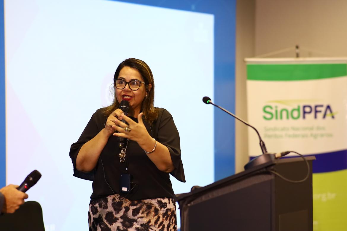 Mediadora e presidente do Crea-MS, eng. agrim. Vânia de Abreu