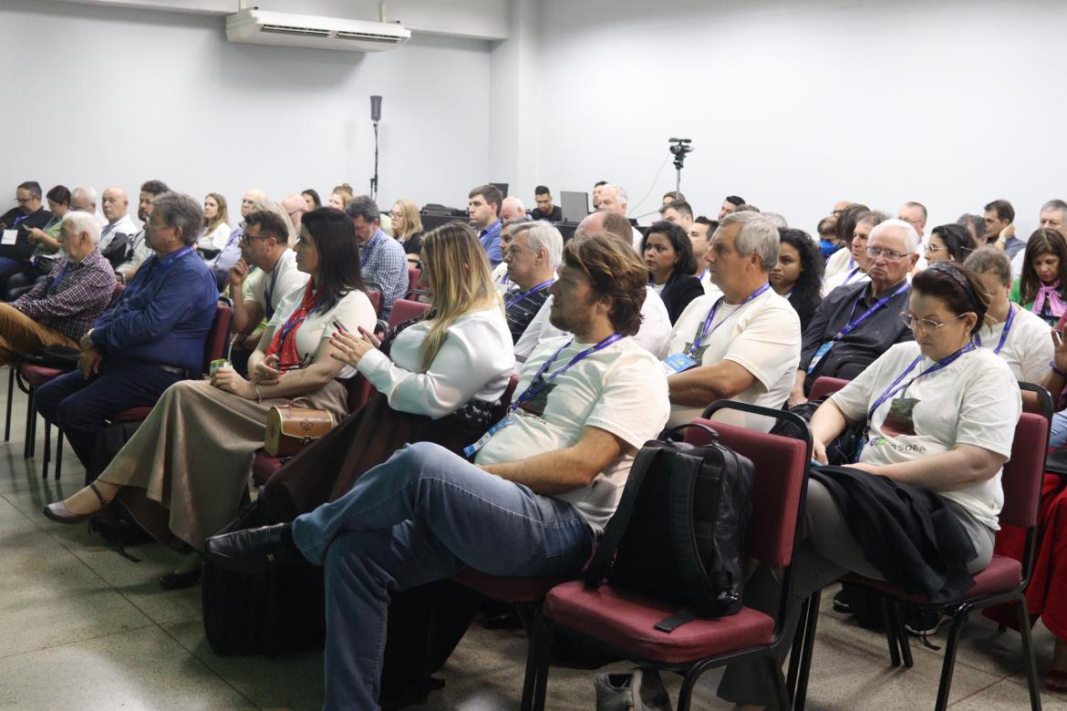 A presidente do Crea-RS, eng. amb. Nanci Walter, estava na plateia