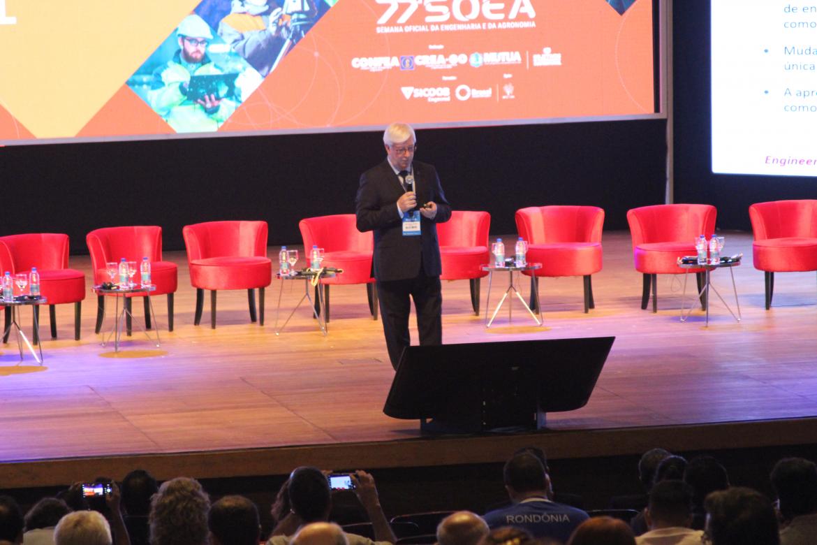 Presidente da Federação Mundial de Organizações de Engenharia – Fmoi, eng. José M. P. Vieira