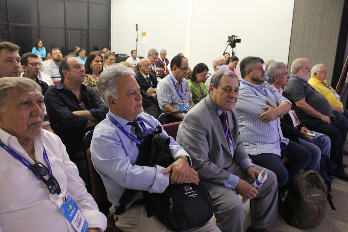 Público assistindo ao evento