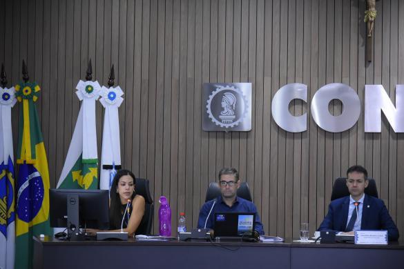 Coordenada pelo presidente do Crea-GO, eng. civ. Lamartine Moreira (à dir.), reunião da ConSoea contou com as participações da secretária executiva do evento, Sílvia Girardi, e do chefe do setor de Relações Públicas do Confea, Marcos Magalhães