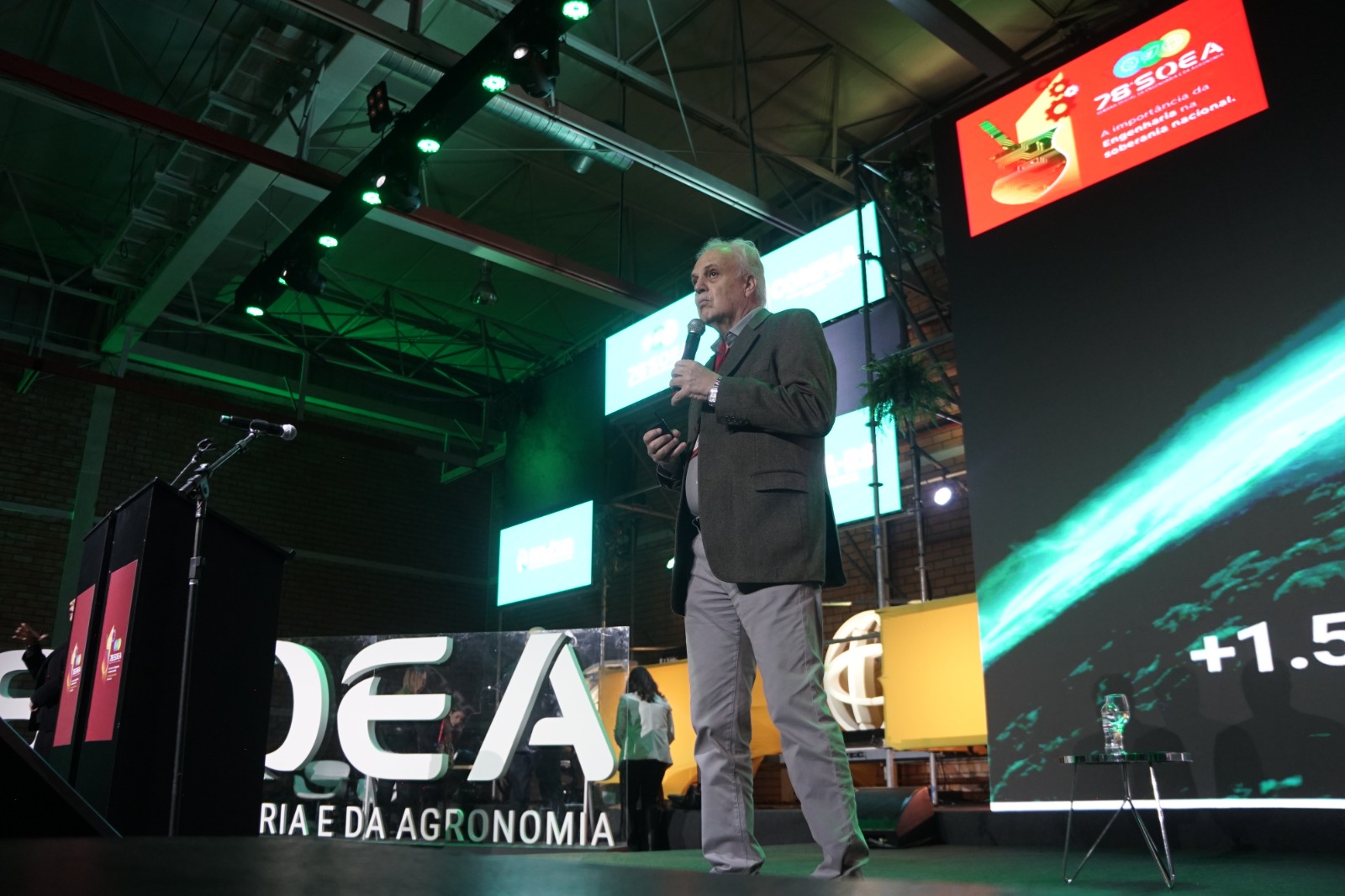 Marcando o encerramento das palestras do auditório principal da Soea, o climatologista Carlos Nobre fez um alerta enfático sobre as mudanças climáticas do planeta