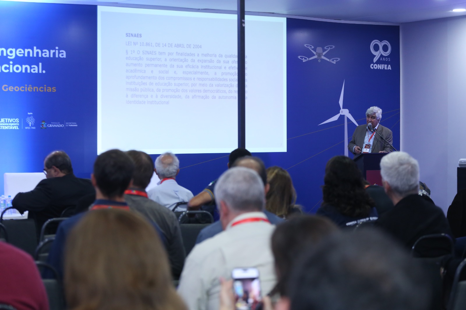 Membro da Conaes e ex-presidente da Capes, Abílio Baeta Neves