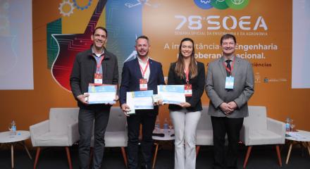 Palestrantes homenageados pelo vice-presidente do Confea, Evânio Nicoleit