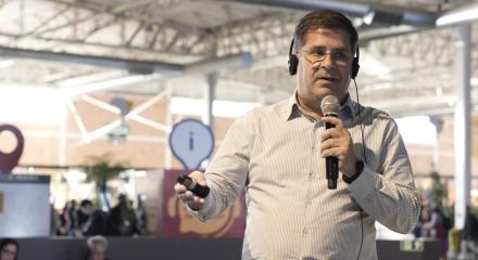 Engenheiro civil Marcus Granadeiro apresentou casos práticos de blockchain na engenharia