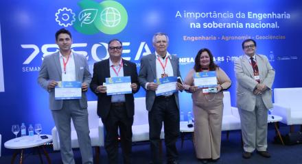 Xangai Oliveira, Erwin Teichmann, João Souza, Carmem Eleonôra e o moderador do painel, engenheiro eletricista Jorge Bitencourt, conselheiro federal