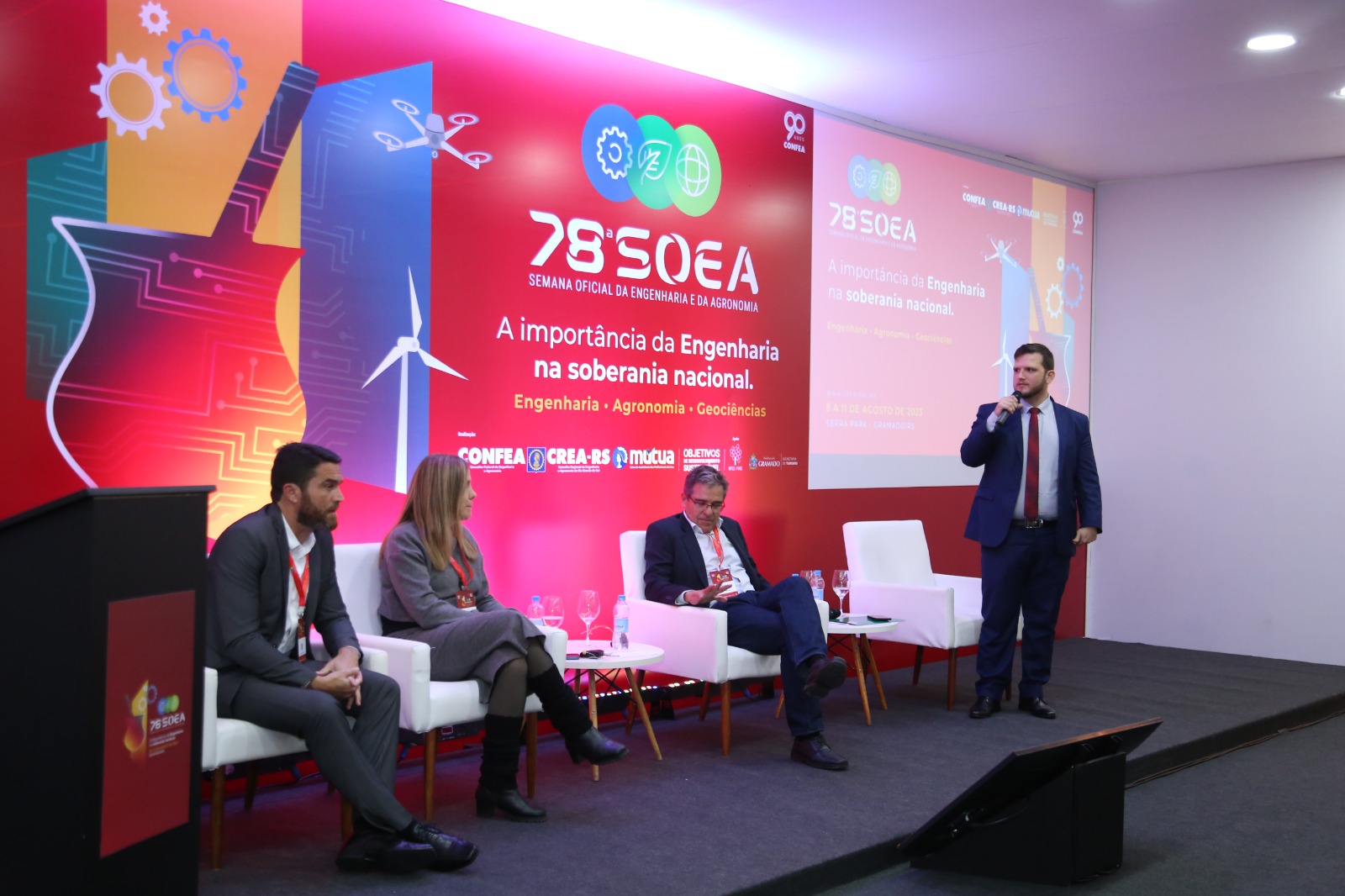 Em debate conduzido pelo conselheiro federal engenheiro mecânico Lucas Carneiro, painel abordou papel da engenharia para as políticas públicas brasileiras